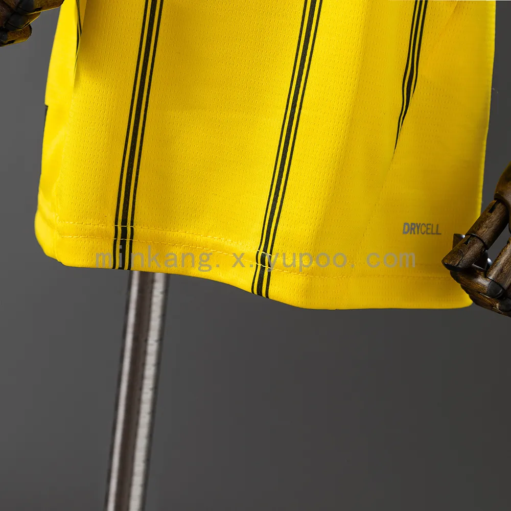 24/25 kids Dortmund home size: 16-28 — 2/2