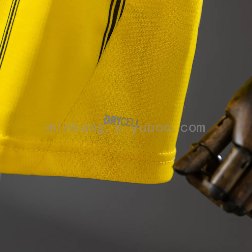 24/25 kids Dortmund home size: 16-28