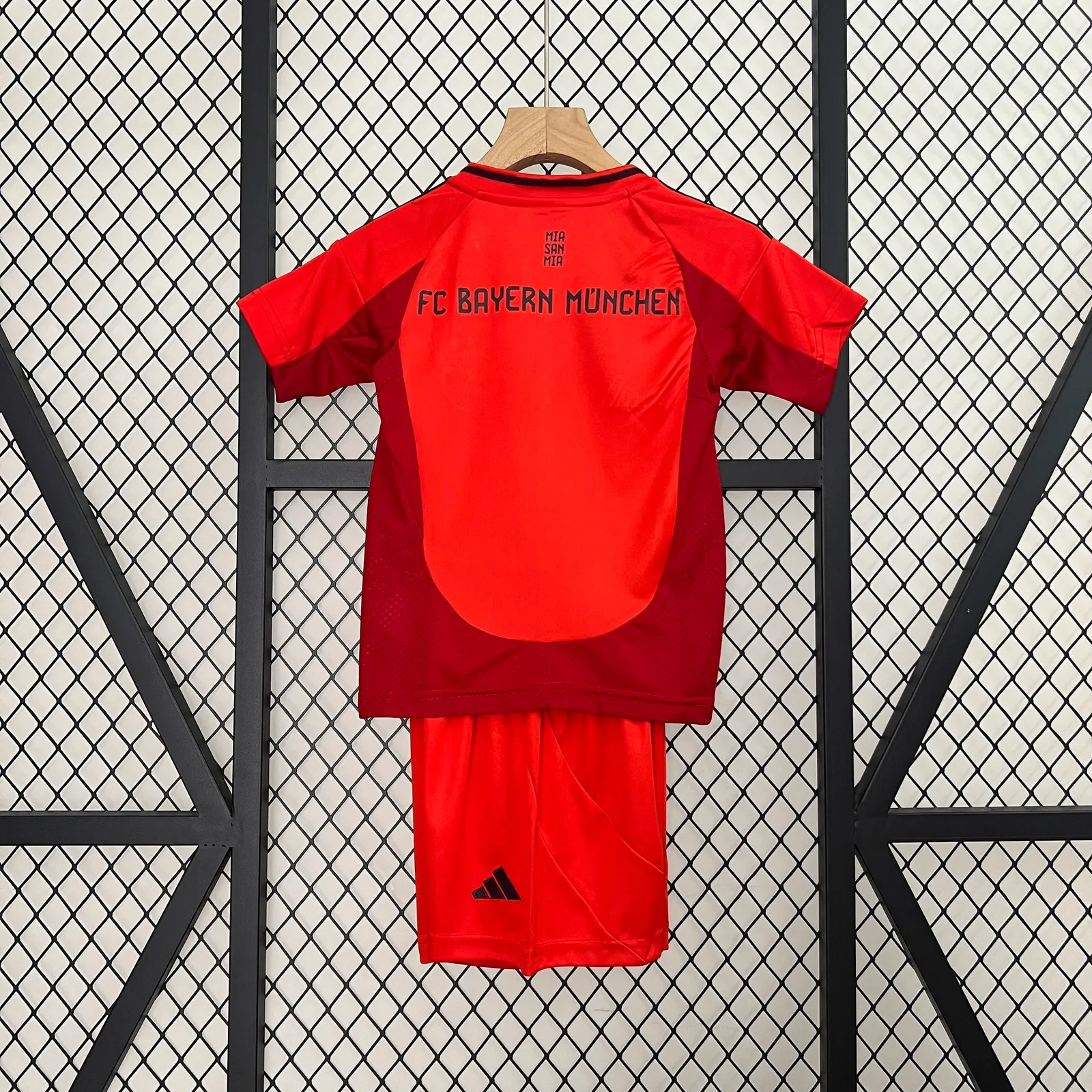 24/25 kids Bayern Munich home size: 16-28 — 2/2