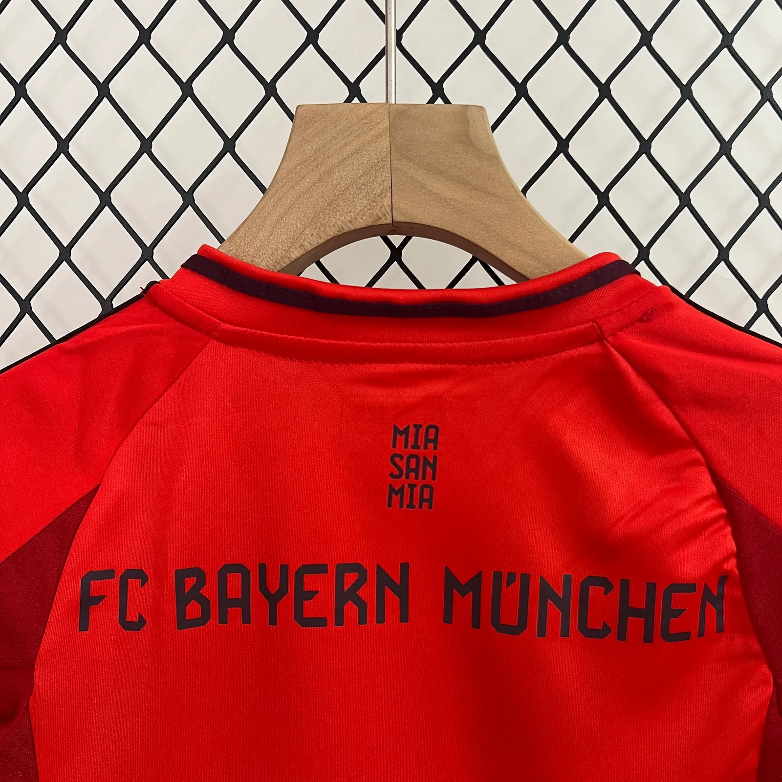 24/25 kids Bayern Munich home size: 16-28