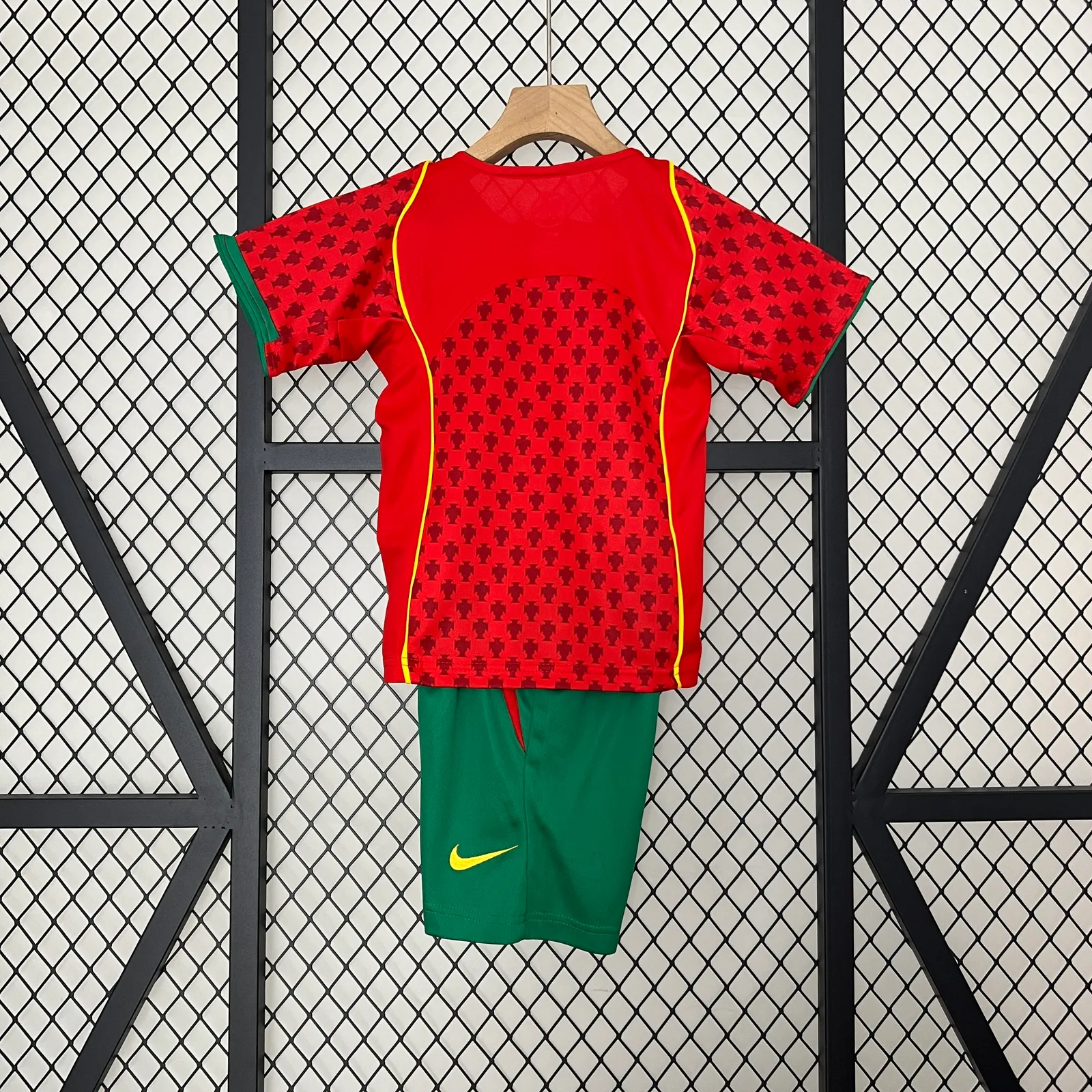kids Portugal 2004 Home size: 16-28 — 2/2