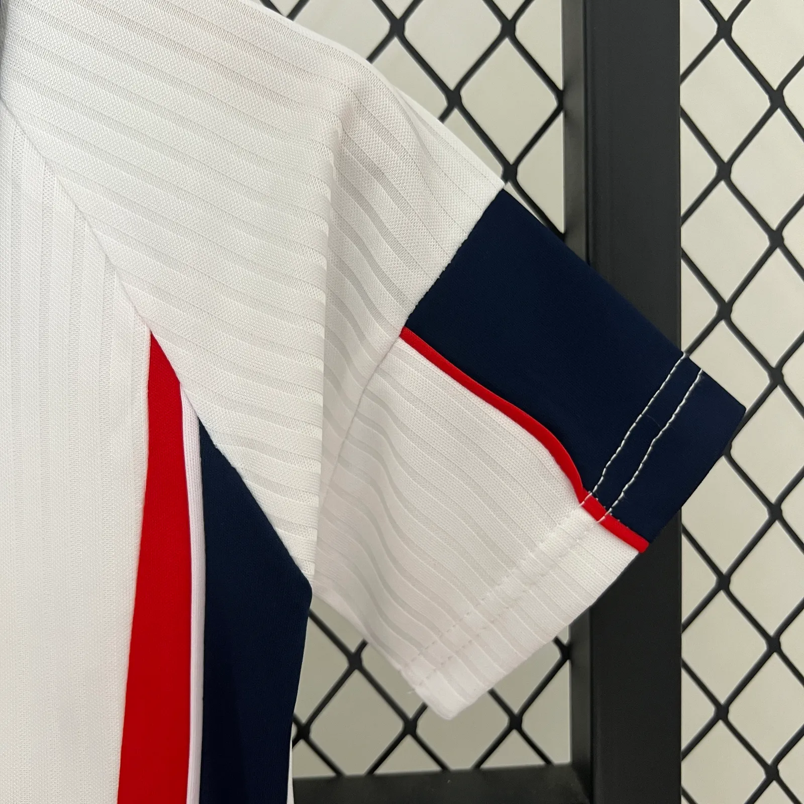 kids England 1998 Home size: 16-28