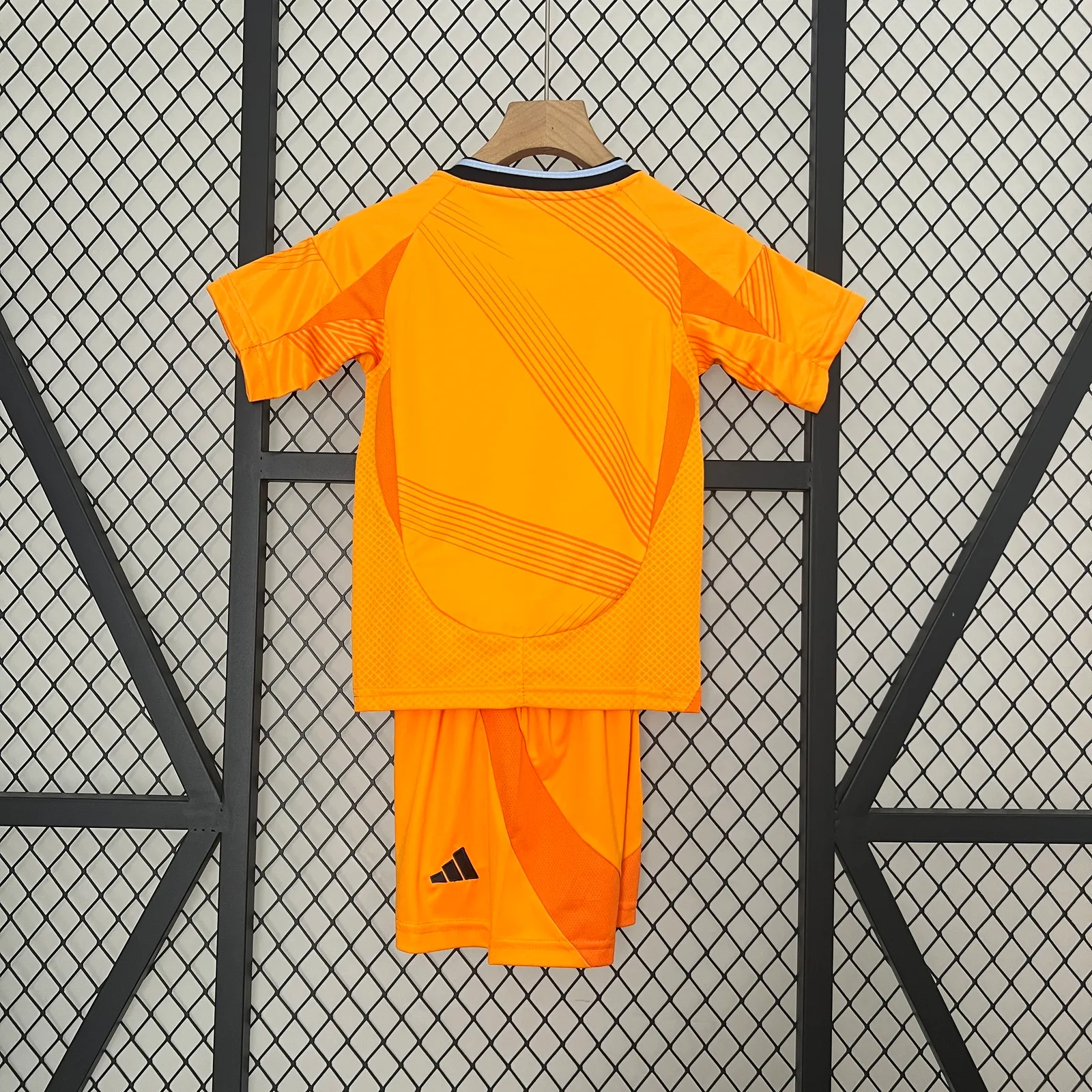 24/25 Kids Real Madrid Away Size: 16-28 — 2/2