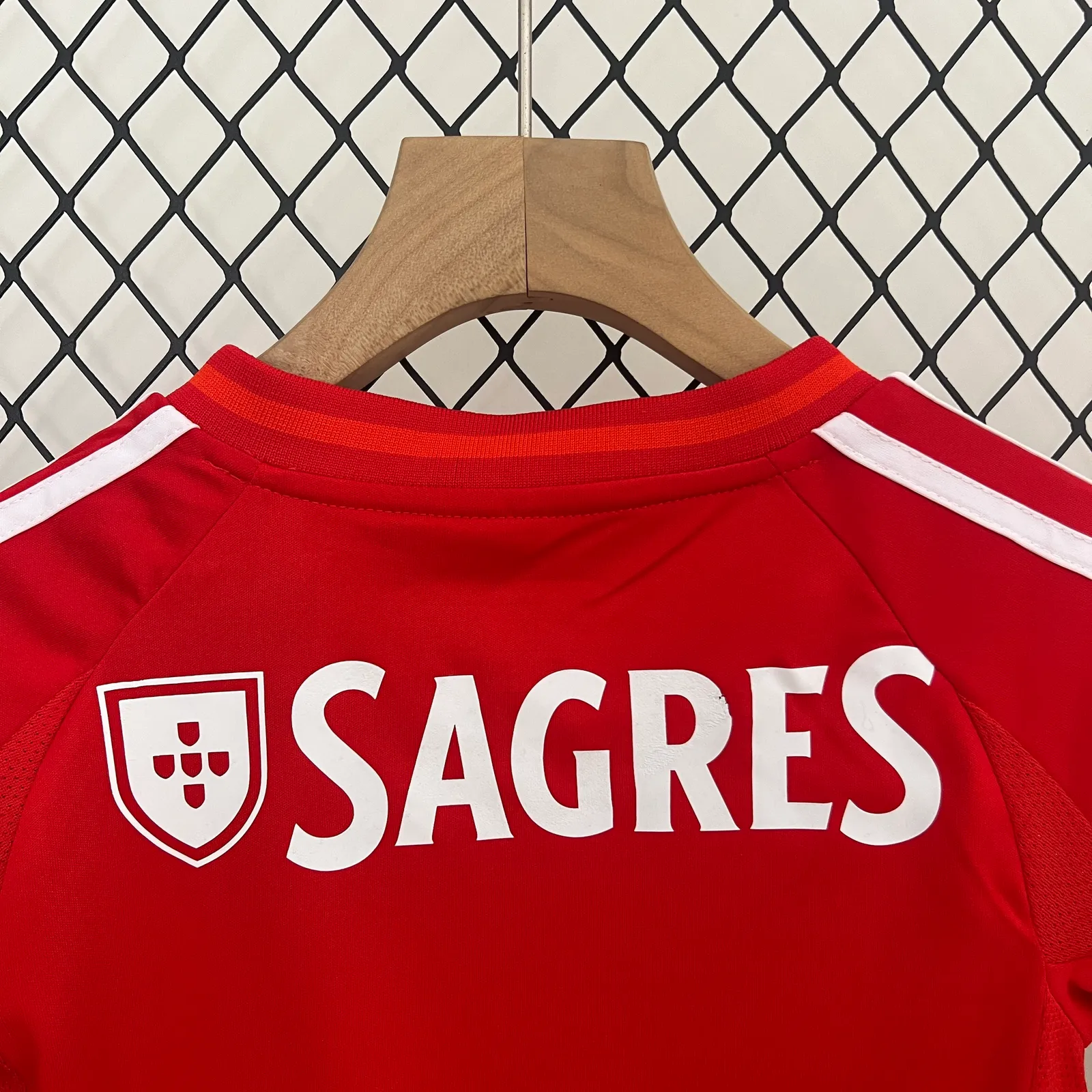 24/25 Kids Benfica Home Size: 16-28