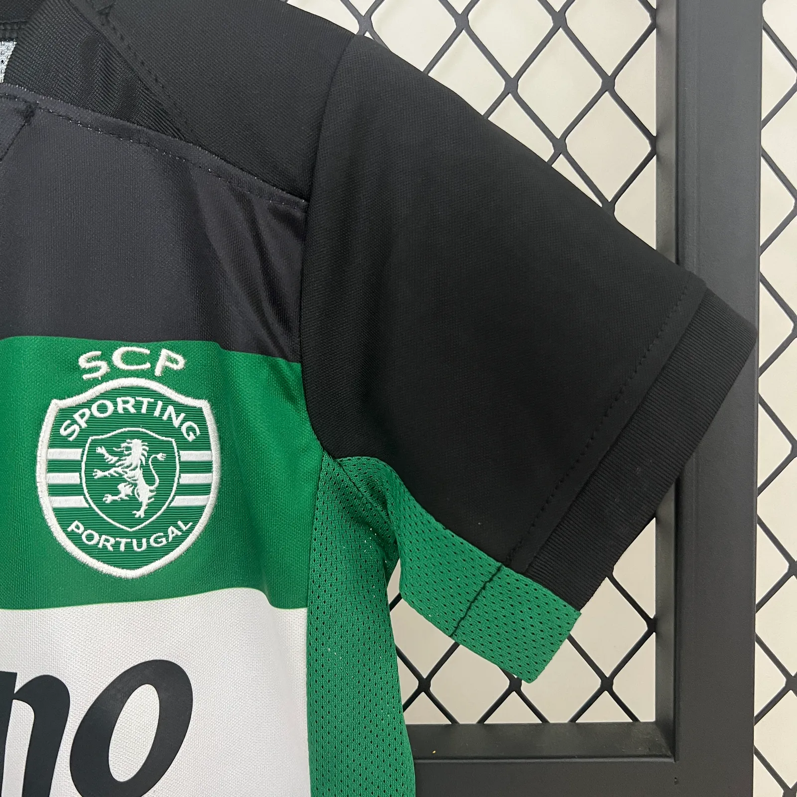 24/25 Kids Sporting Lisbon Home Size: 16-28