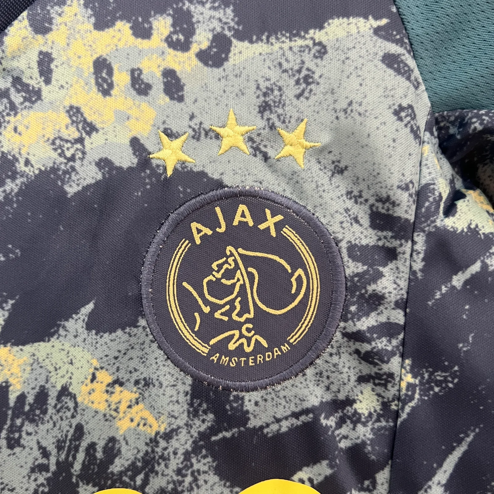 24/25 Kids Ajax away Size: 16-28 — 2/2