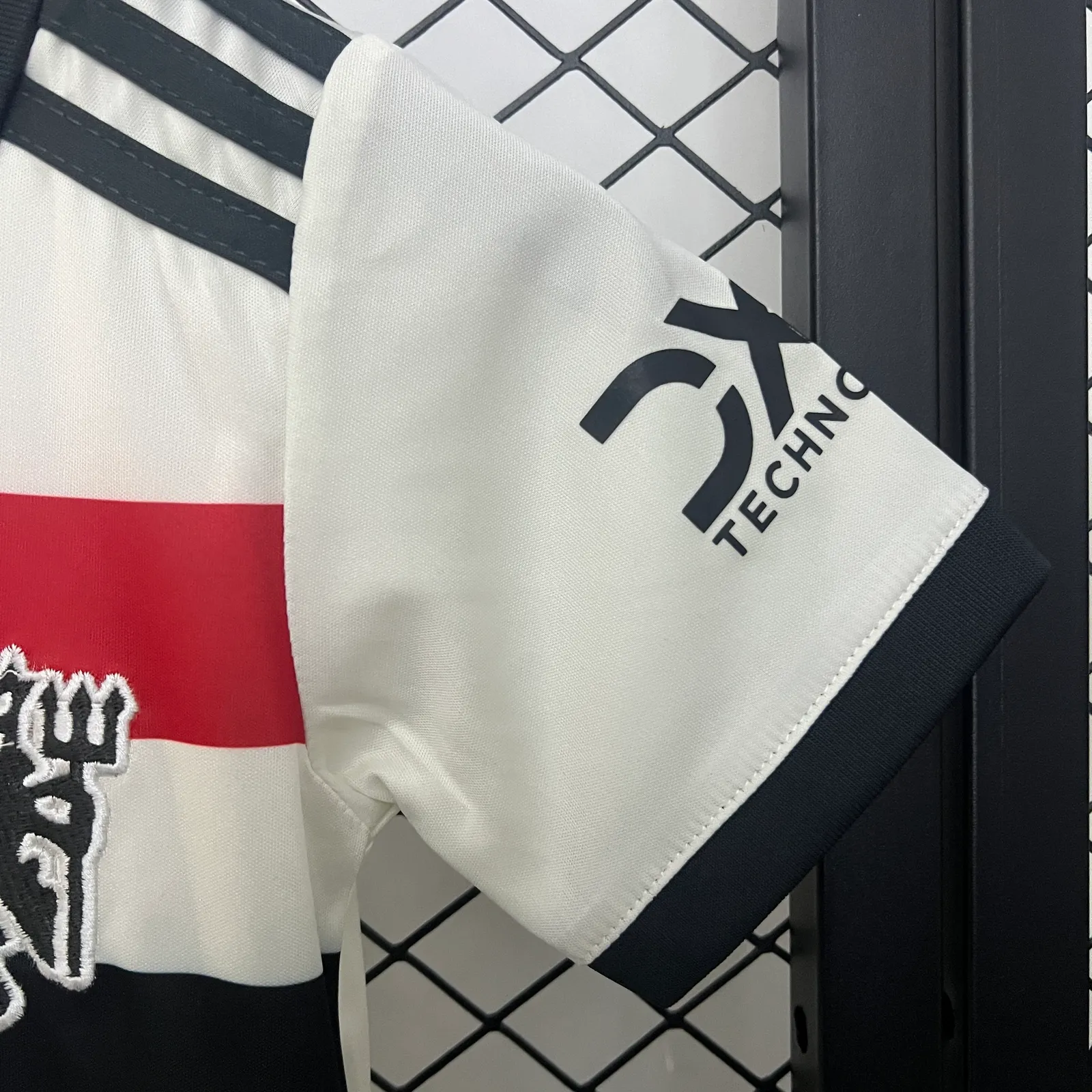24/25 kids M-U third away — 2/2