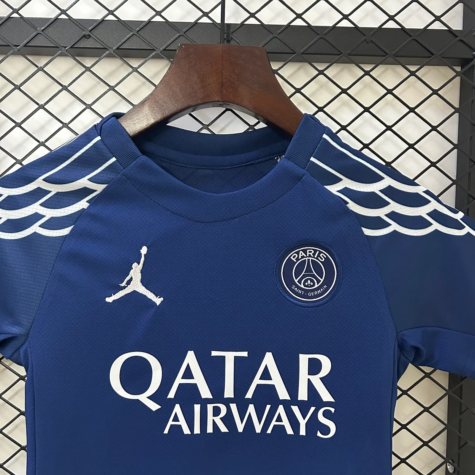 24/25 kids PSG fourth away 16-28 — 2/2