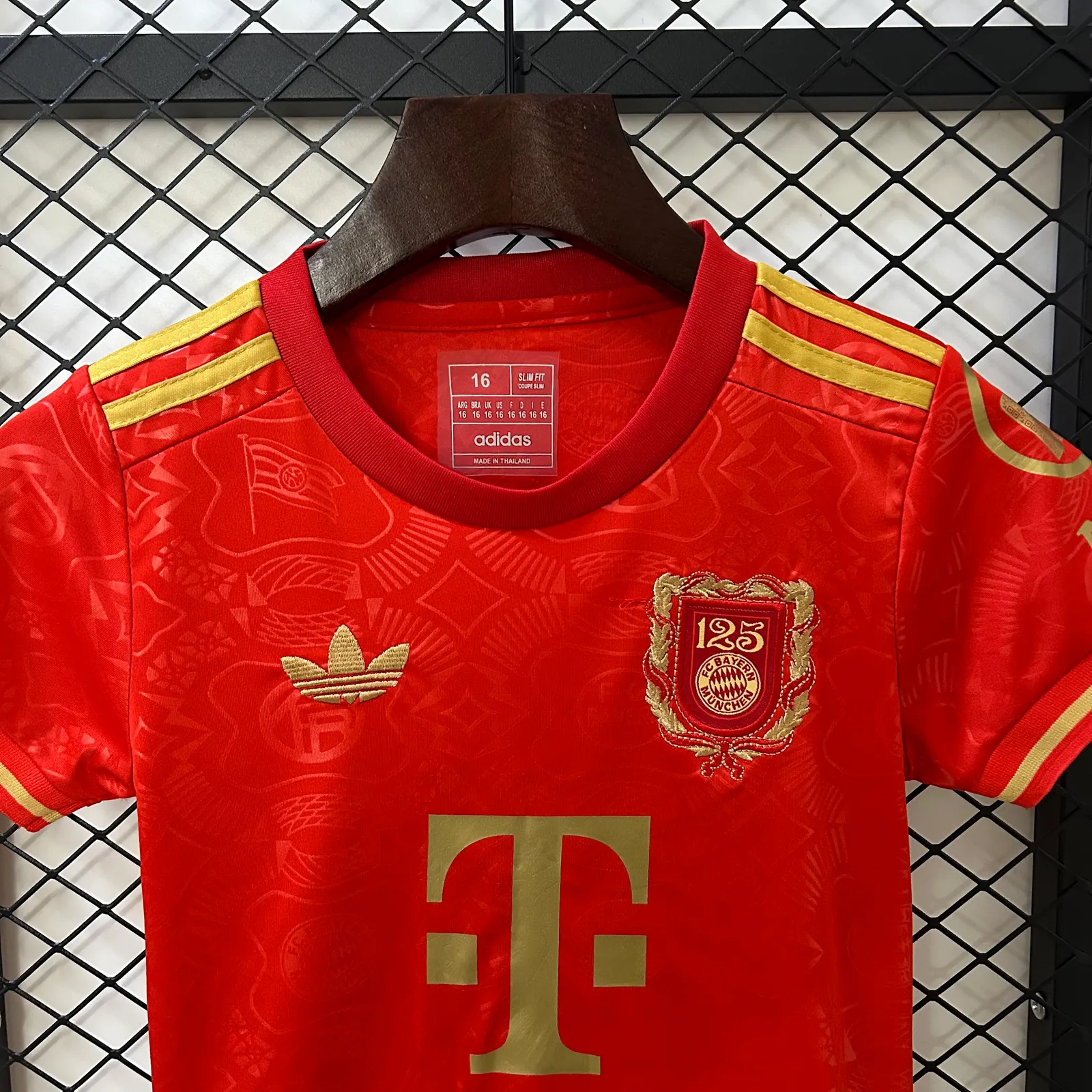 25/26 kids Bayern Munich 125th Anniversary Jersey 16-28 — 2/2