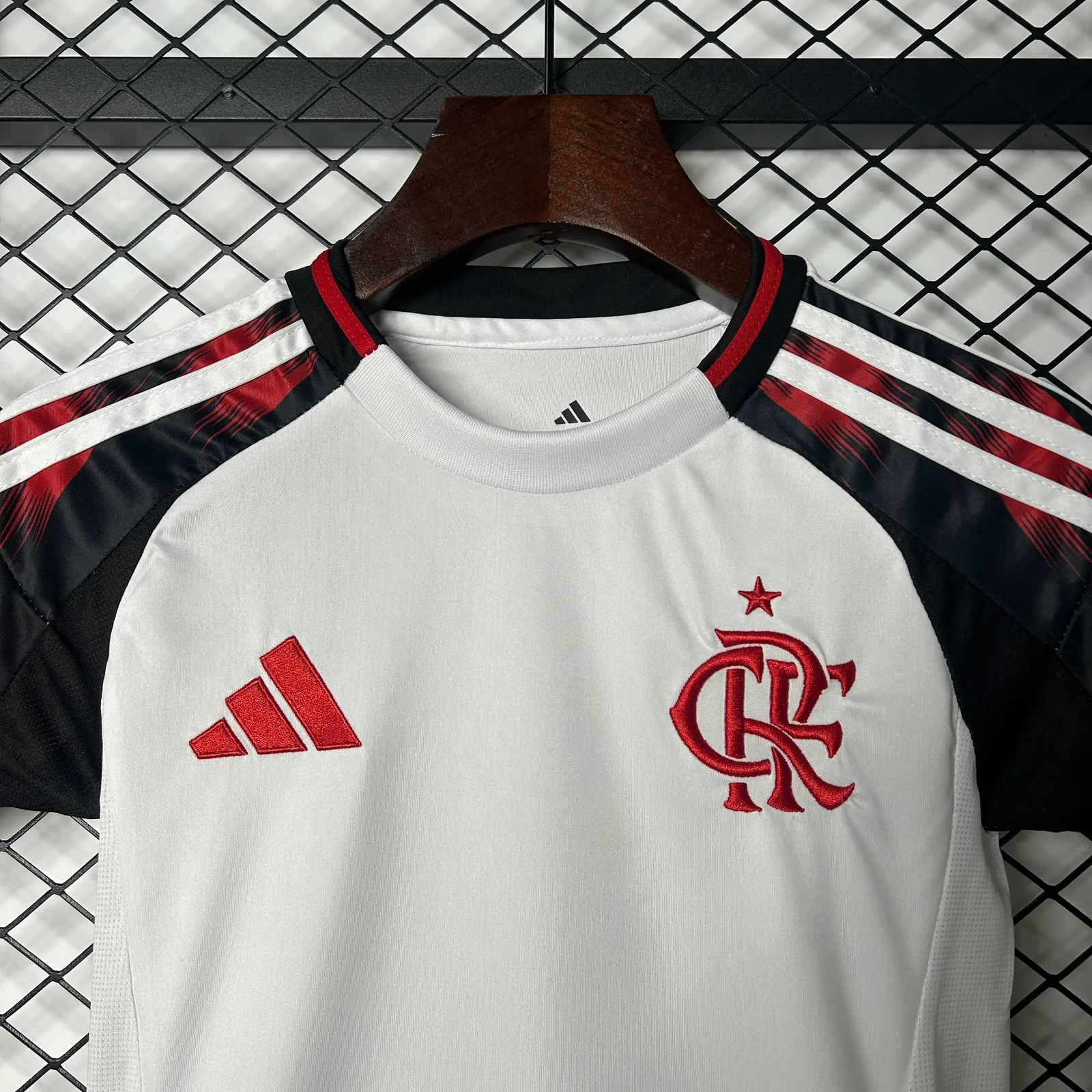 25/26 kids Flamengo away size: 16-28