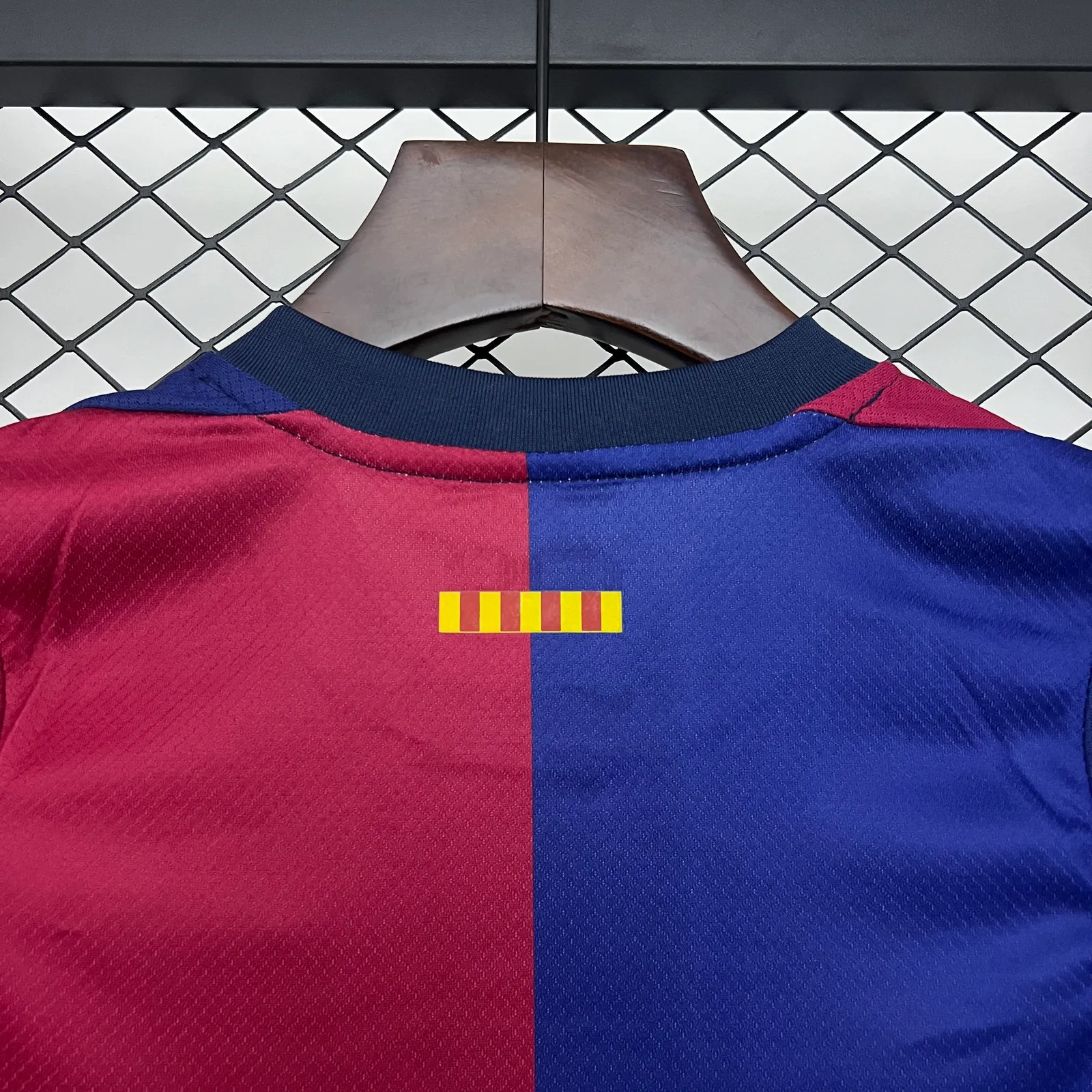 25/26 kids Barcelona home size: 16-28 — 2/2