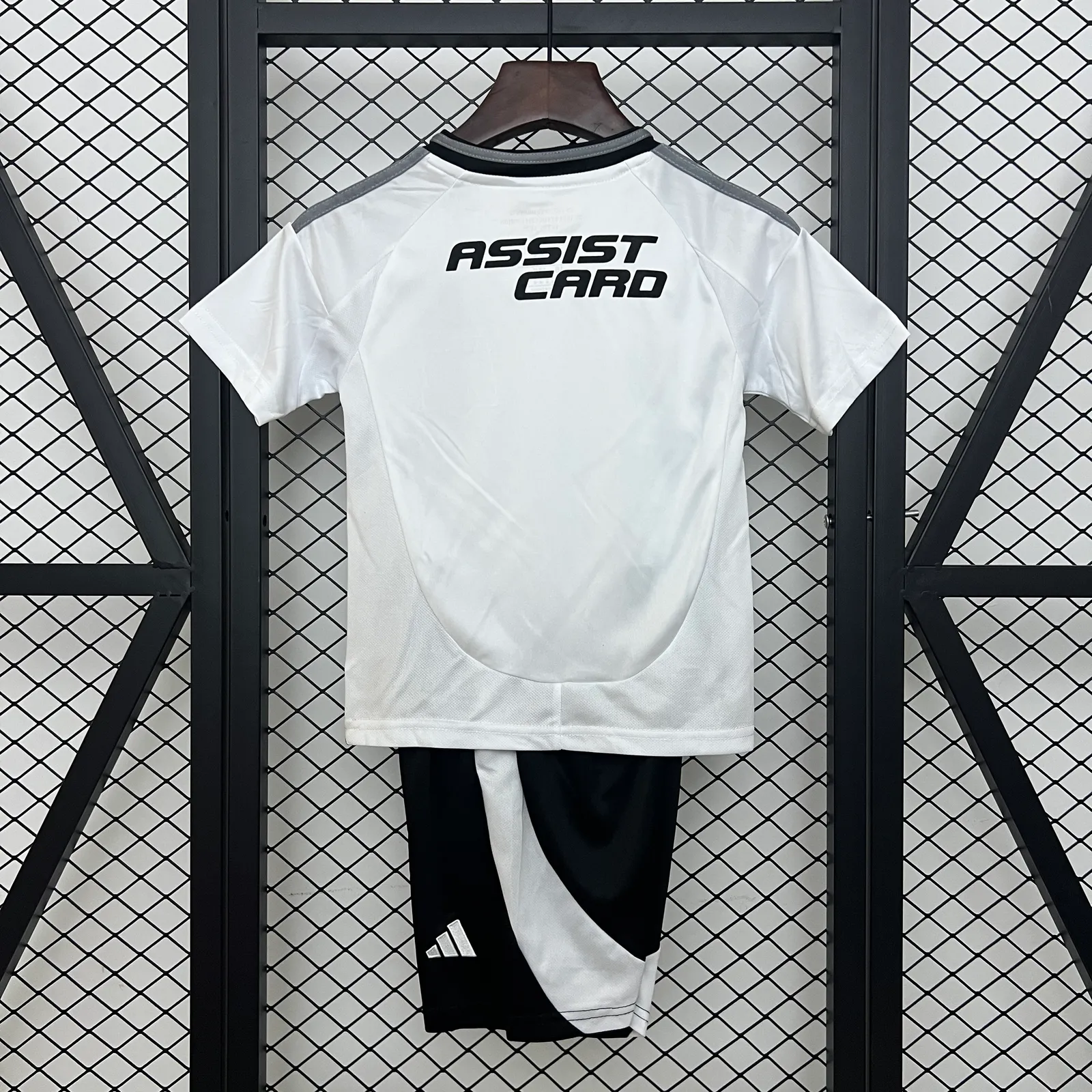 25/26 kids Colo Colo home size: 16-28 — 2/2