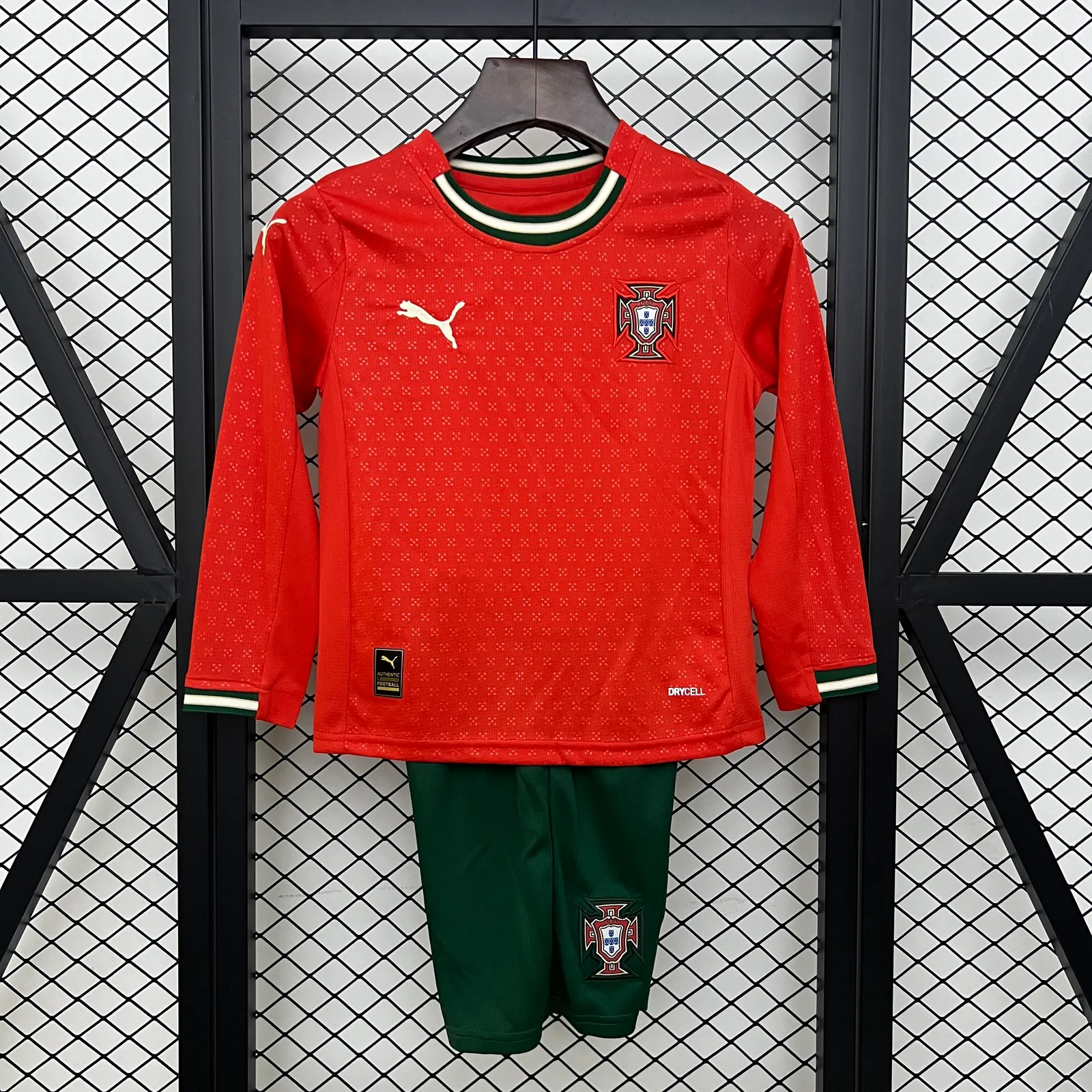 2025 kids Portugal home size: 16-28 — 1/2