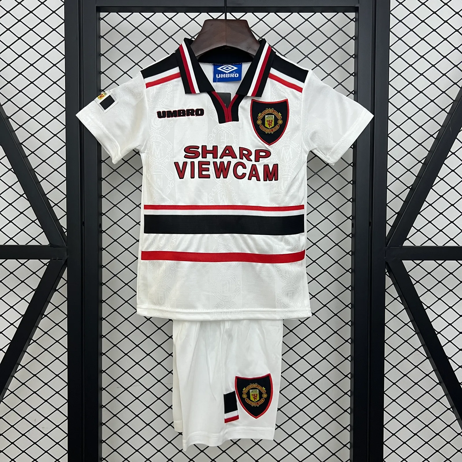 kids M-U 97/98 away size: 16-28 — 1/2