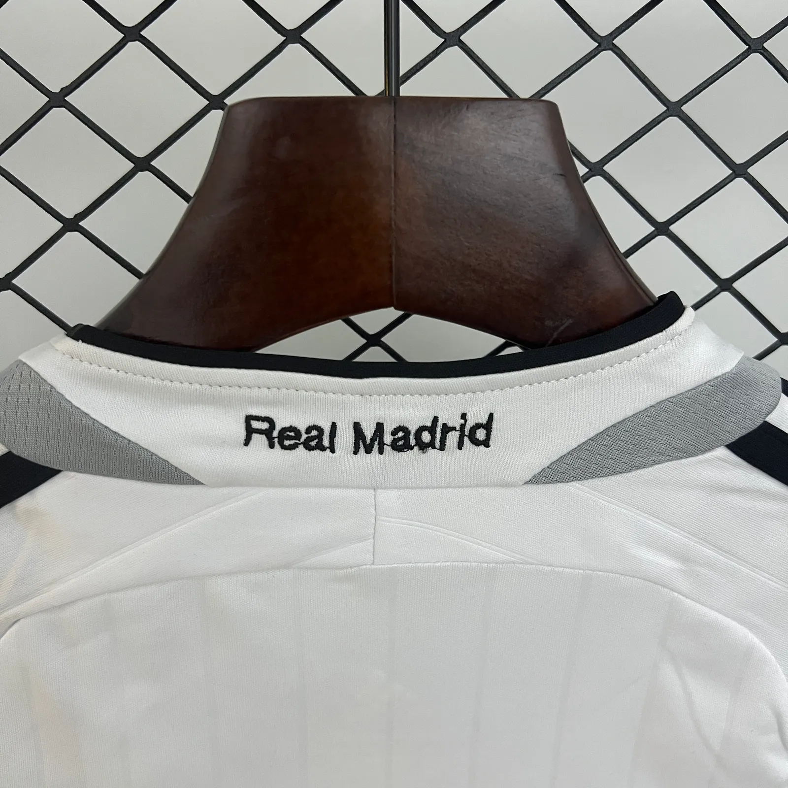 kids Real Madrid 06/07 Home Size: 16-28 — 1/2