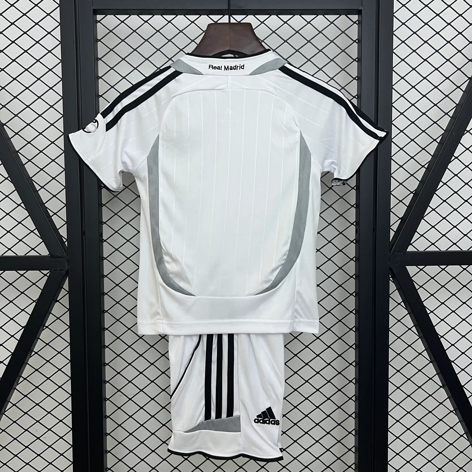 kids Real Madrid 06/07 Home Size: 16-28 — 2/2