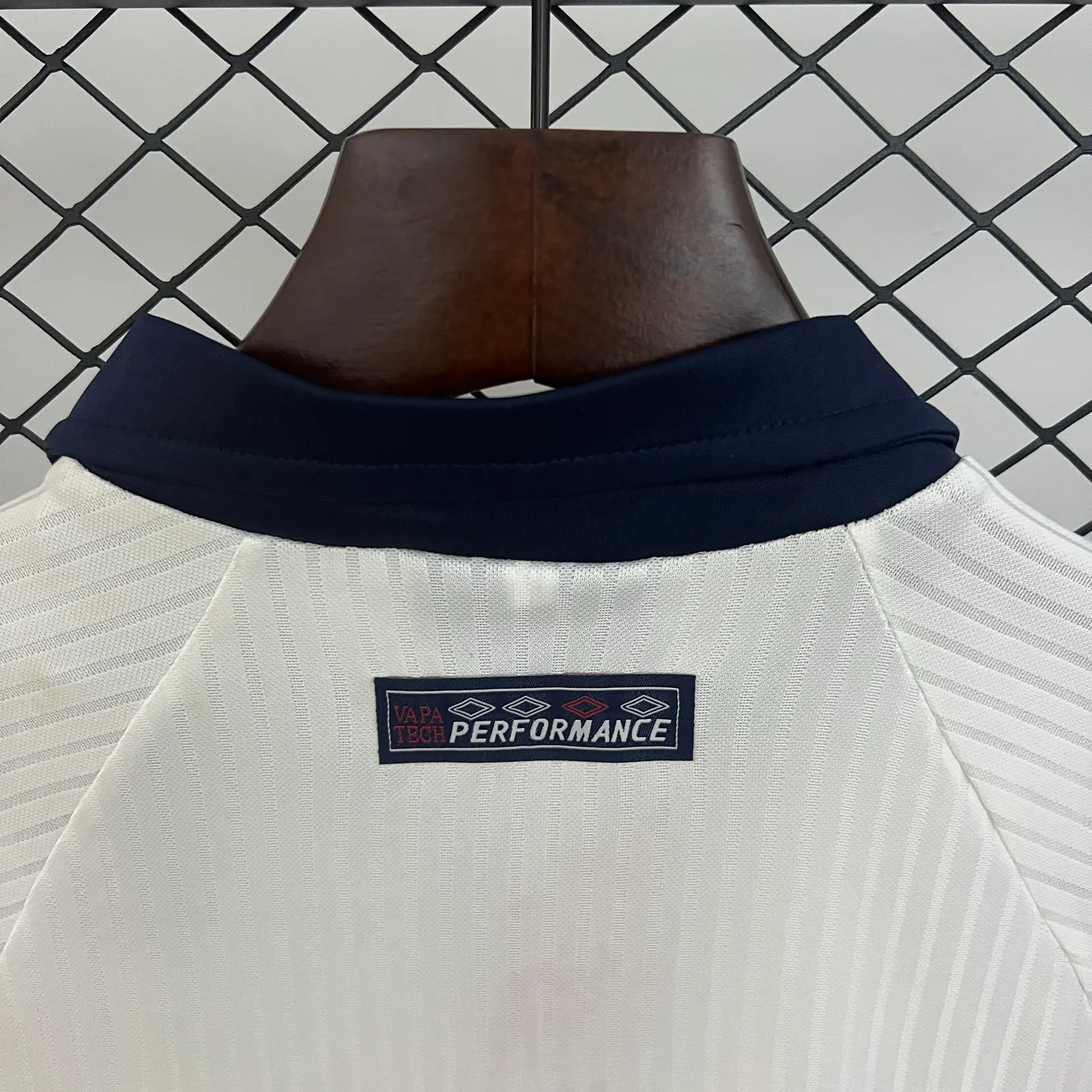 kids England 1998 home size: 16-28 — 2/2