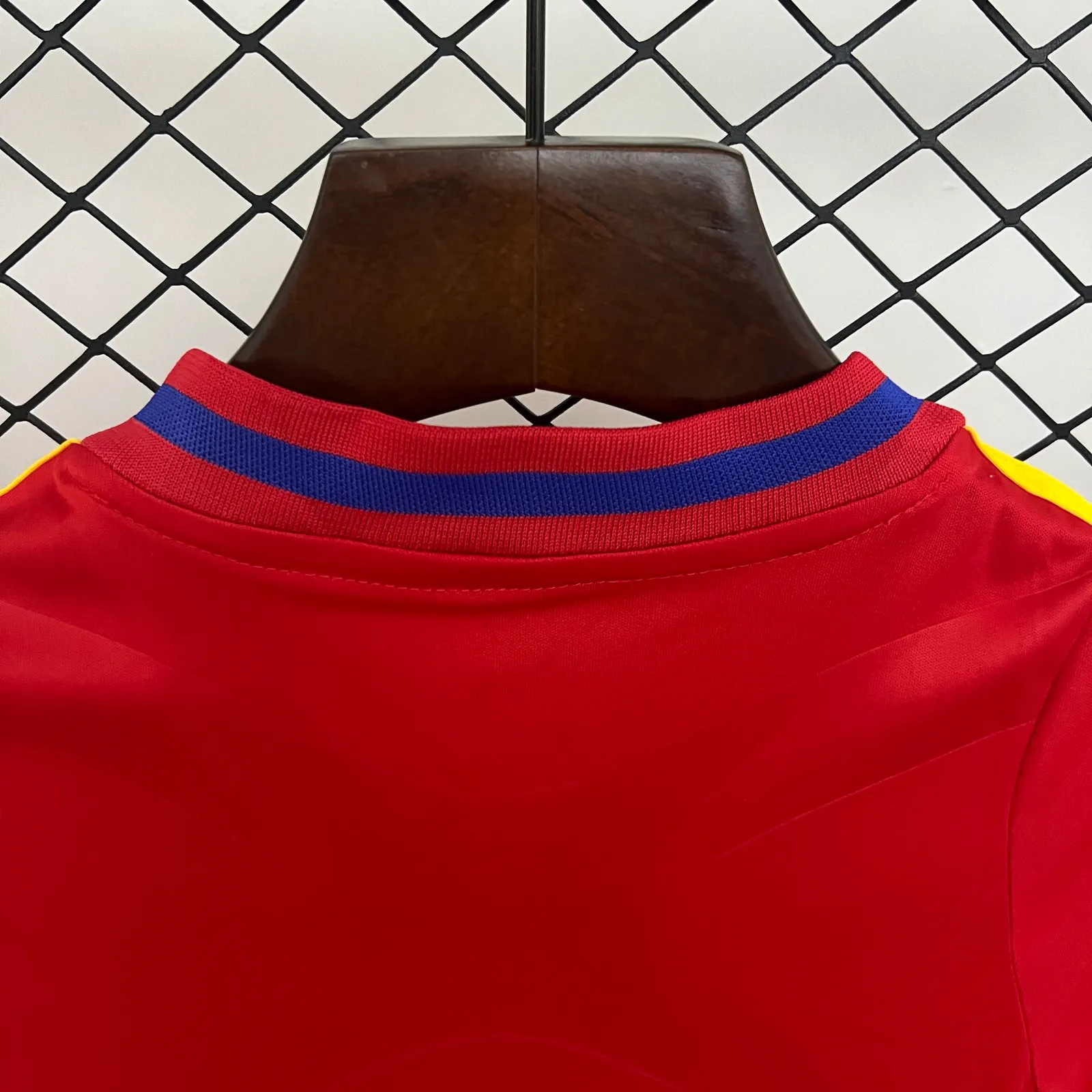 kids Spain 2010 home size: 16-28