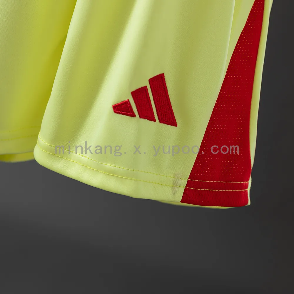 25/26 Kids Benfica goalkeeper Size: 16-28 — 1/2
