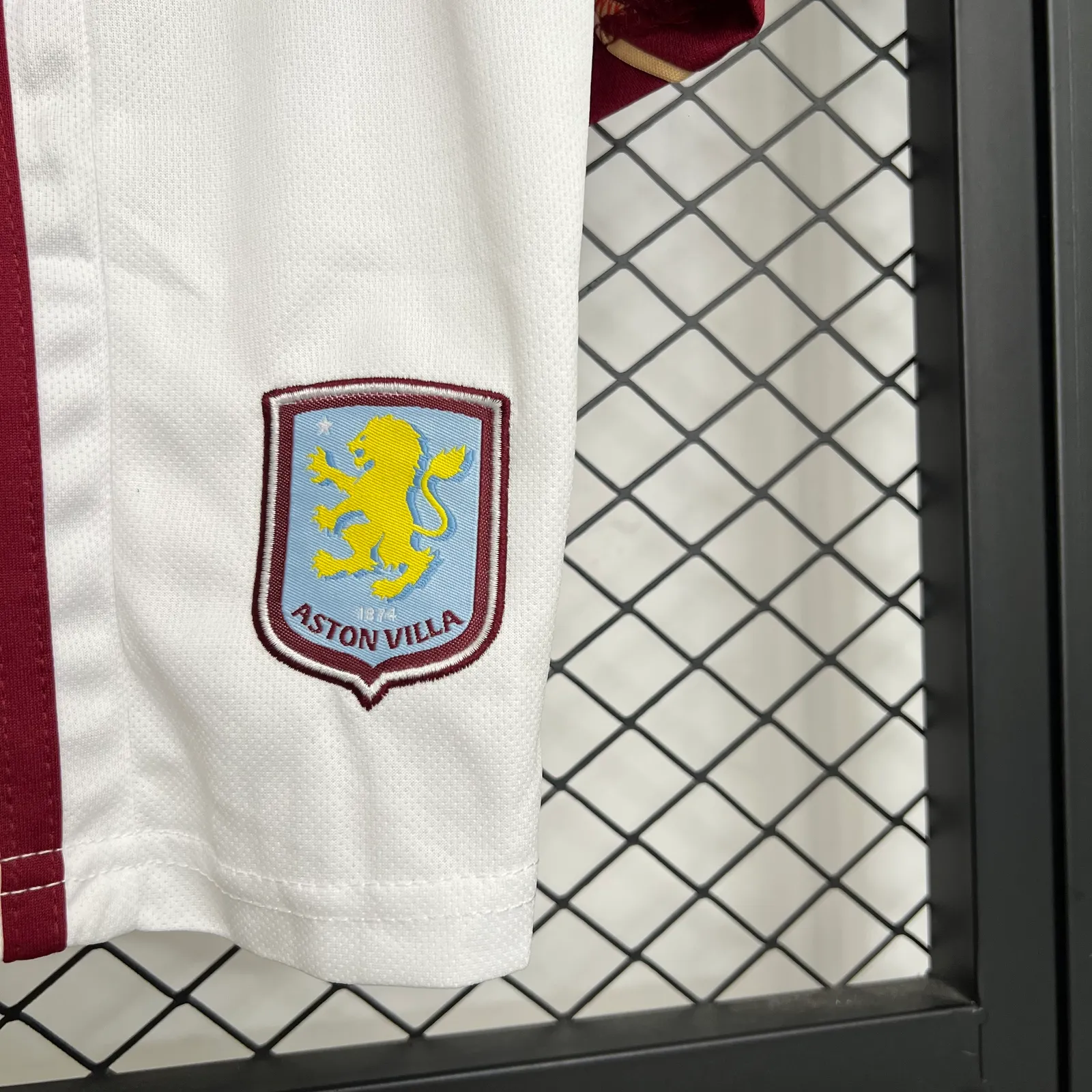 25/26 Kids Aston Villa Home Size: 16-28
