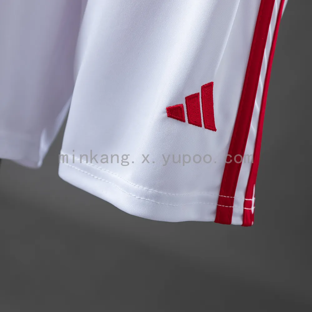 Nottingham Forest 25/26 Home Kids Jersey Size: 16-28 — 2/2