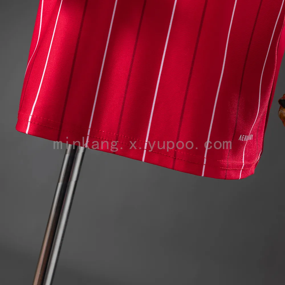 Nottingham Forest 25/26 Home Kids Jersey Size: 16-28 — 1/2