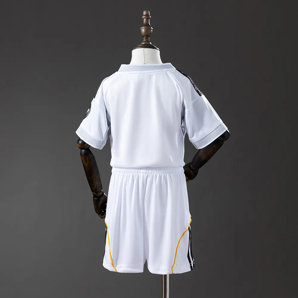 Real Madrid 25/26 Home kids kit Jersey SZIE 16-28 — 2/2