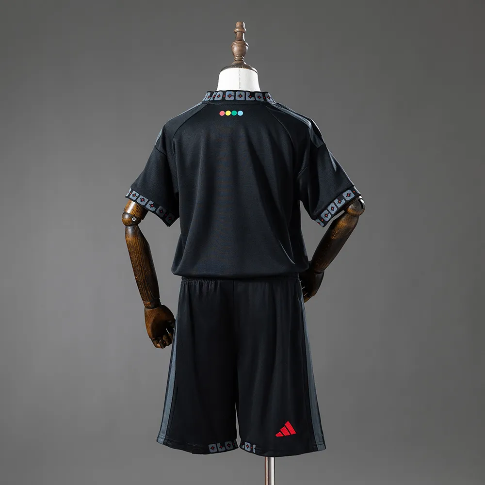 Colo Colo 26/27 Away Kids Kit — 1/2