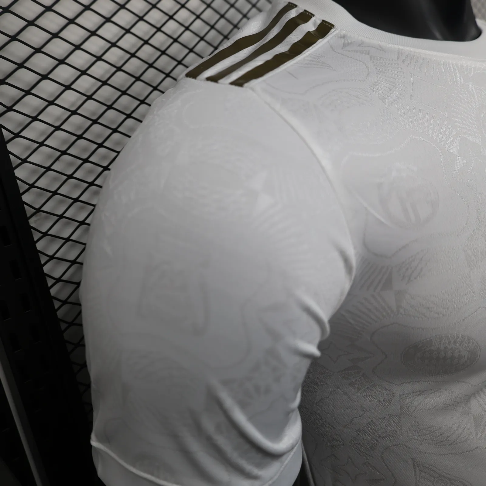 25/26 Player FC Bayern Munich 125th Anniversary White — 2/2