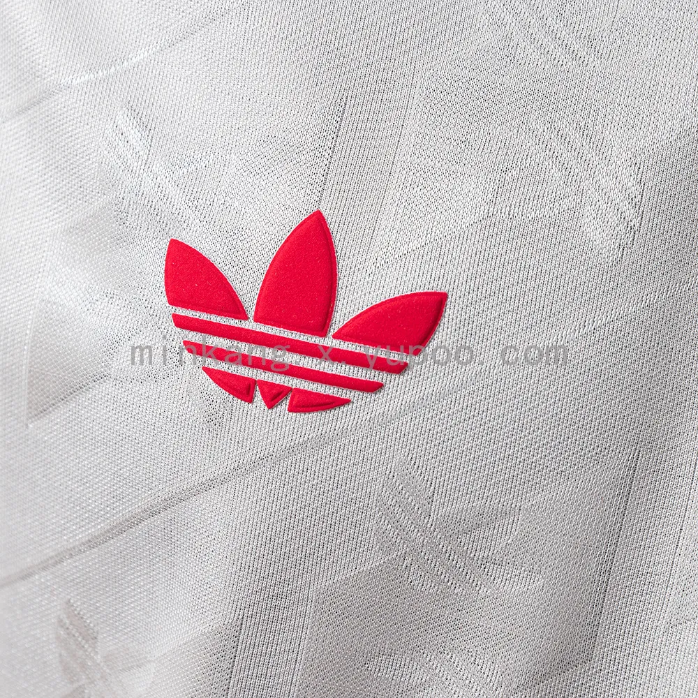 24/25 Player Retro Bayern Munich — 2/2